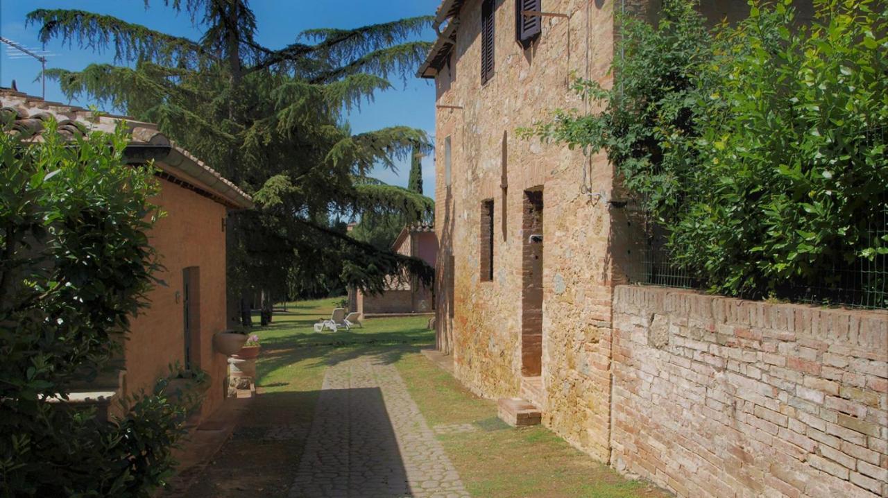 Agriturismo La Grotta Di Montecchino Сиена Экстерьер фото
