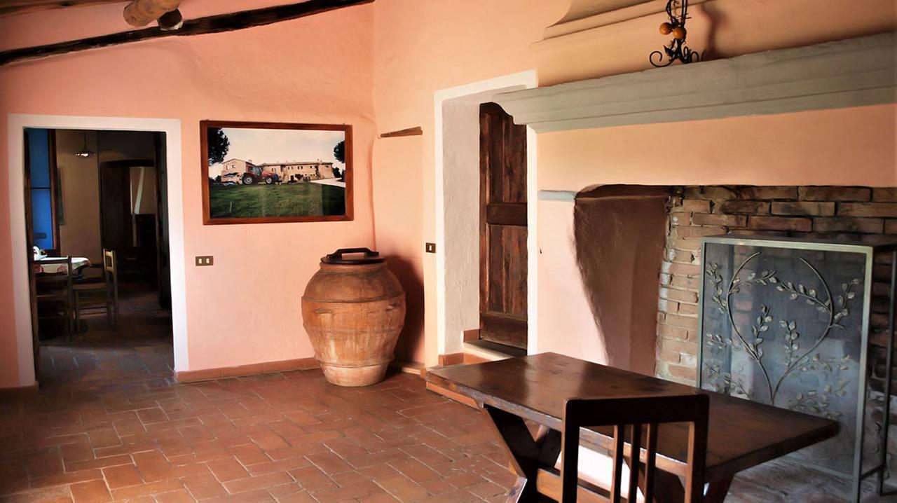 Agriturismo La Grotta Di Montecchino Сиена Экстерьер фото