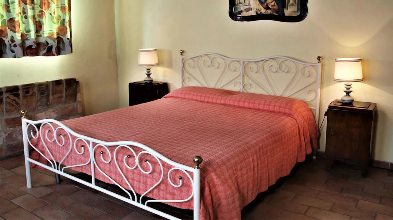 Agriturismo La Grotta Di Montecchino Сиена Экстерьер фото