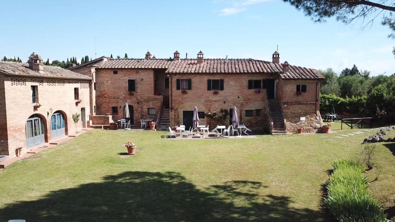 Agriturismo La Grotta Di Montecchino Сиена Экстерьер фото