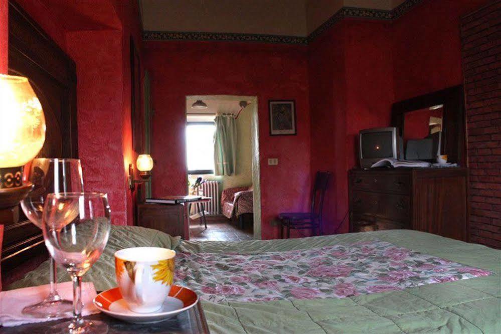 Agriturismo La Grotta Di Montecchino Сиена Экстерьер фото